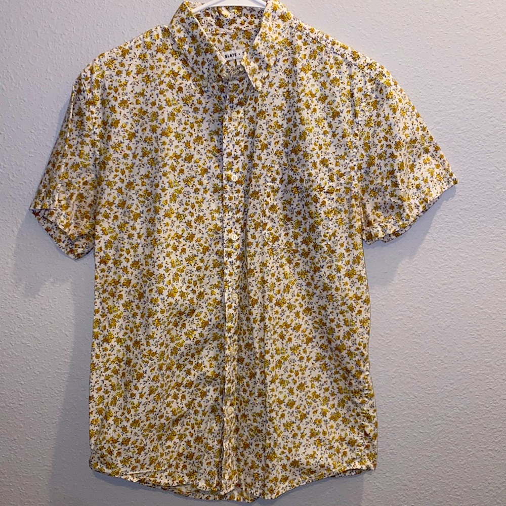 Men’s medium, yellow floral button up shirt by Slate & Stone